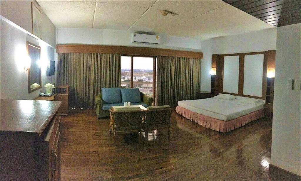 Pailyn Phitsanulok Hotel Ngoại thất bức ảnh